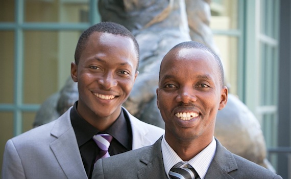 Moctar Dembélé et Gérard Niyondiko ont décidé de produire et commercialiser ce savon révolutionnaire, produit u00e0 partir de ressources 100% locales permettant de protéger ses utilisateurs du paludisme 
