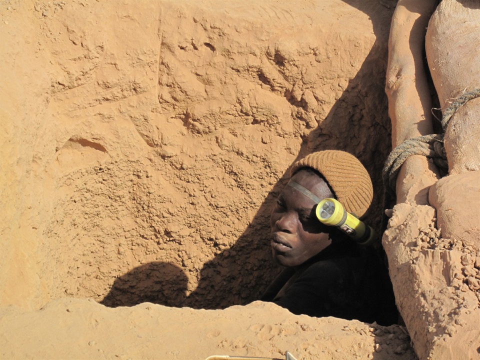 Au Burkina Faso, les responsables éducatifs craignent que la ruée vers lu2019or ne détourne les enfants de lu2019école | Crédits Photo : u00a9 Themepap/Flickr 