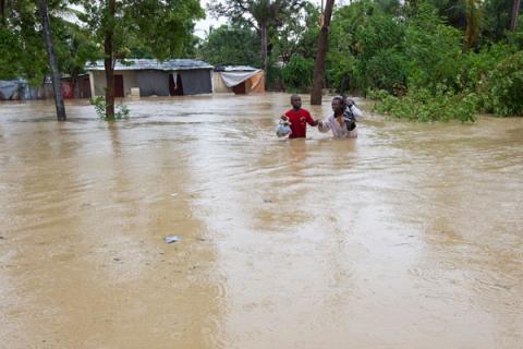 Les inondations peuvent èatre particuliè8rement dévastateurs pour les ménages ruraux pauvres | Crédits Photo : ONU/Logan Abassi